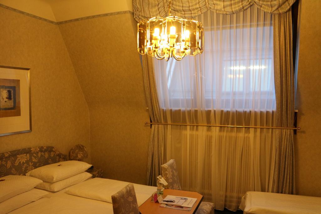 Hotel Schweizerhof Viena Habitación foto