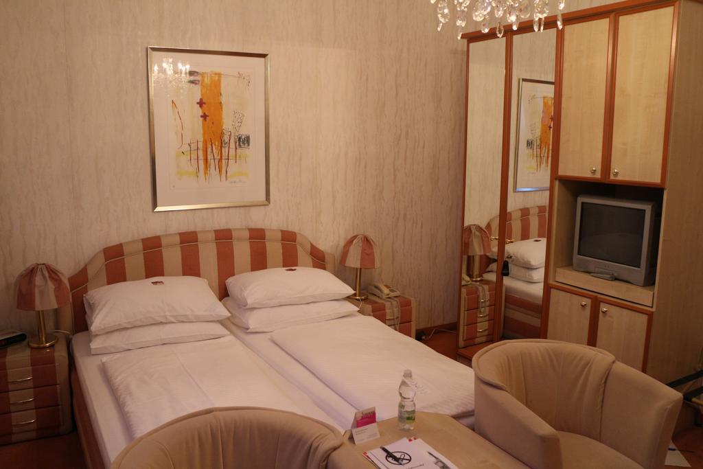 Hotel Schweizerhof Viena Habitación foto