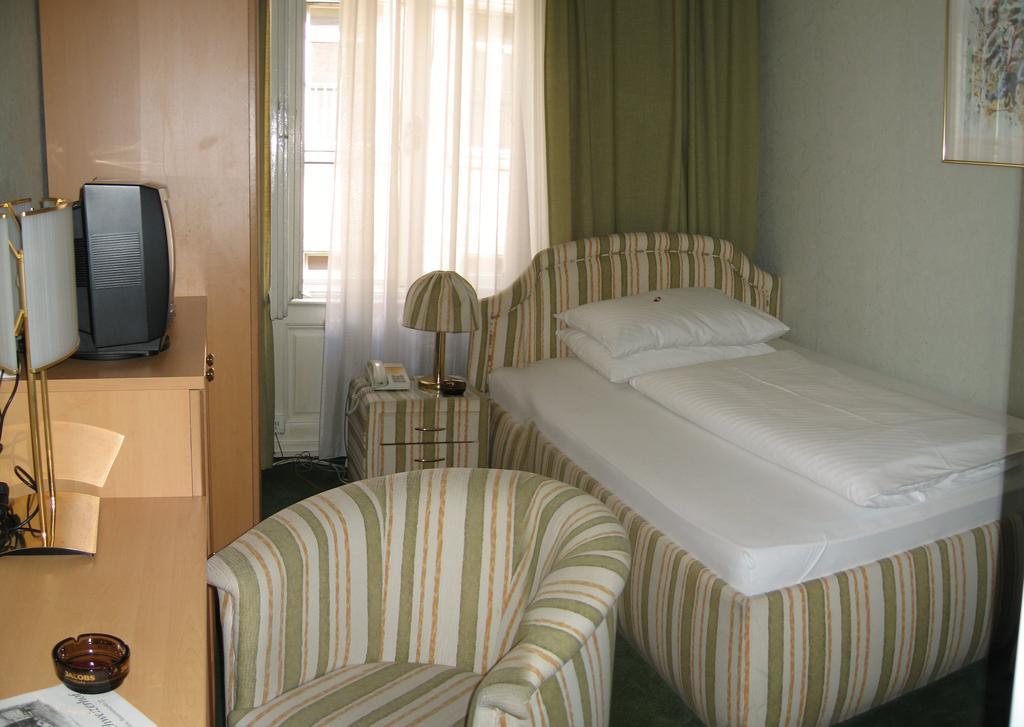 Hotel Schweizerhof Viena Habitación foto